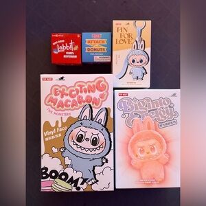 Set of 5 blind boxes - 3 Labubu and 2 KidRobot